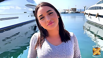 Sarah, Una Bellissima Teenager Italiana, È Incredibilmente Maliziosa