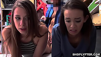 Zoey Laine Og Charity Crawford Gir En Butikktyv Blowjob Til En Kåt Mann