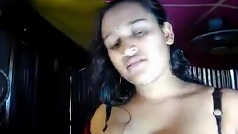 Un Vídeo Casero De Una Mujer De Bangladesh Dándose Placer A Sí Misma