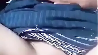 Prvé Video Ázijskej Tínedžerky: Zažite Chlpatú Mačičku A Tesný Upskirt