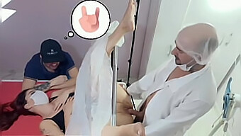 Suami Dan Istri Menikmati Seks Oral Di Tempat Umum Dan Hardcore Dengan Dokter Kandungan Yang Aneh!