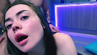 Amateur-Freundin Gibt Einen Blowjob Und Wird Hart Gefickt