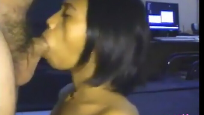 Asian Girl Gives A Homemade Oral Sex Performance