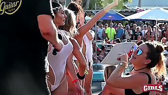 Fête De Piscine Sauvage Avec Des Salopes Nues Qui Twerkent Et Flashent 19