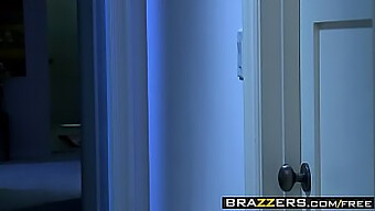 Lela Star และ Johnny Sins ในการพบกันอย่างร้อนแรงบน Brazzers