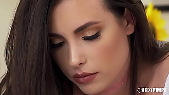 Casey Calvert Oddaje Się Przyjemności Analnej Z Doświadczonym Partnerem.