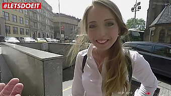 Esperienza Pov Con La Giovane Russa Anya Akulova Mentre Gode Di Un Grosso Cazzo