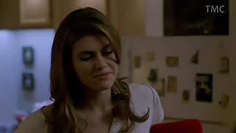 Alexandra Daddario Csábító Előadása Az Hbo 