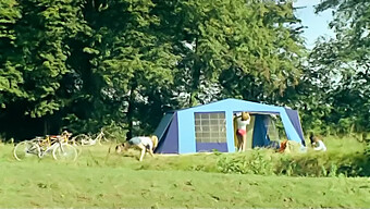 Sesso Di Gruppo Interrazziale Nel Parco Francese - Film Vintage Restaurato