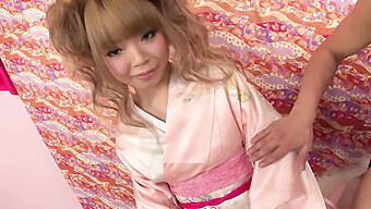 Sumire Matsu Reçoit Un Massage Sensuel Et Une Baise Intense Par Derrière