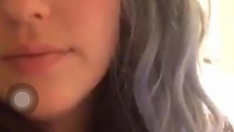 Chica Europea Le Da Una Nalgada A Su Amigo En Periscope