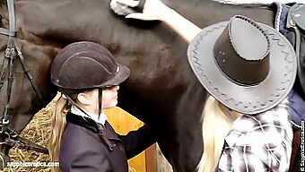 Aneta En Mya Genieten Van Wederzijds Plezier Op Een Ranch In Een Lesbische Erotische Film