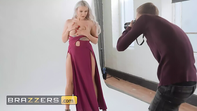 Danny'S Hete Ontmoeting Met Een Blonde Bom Tijdens Een Fotoshoot - Brazen En Brutaal