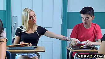 Alex Grey Spielt In Einem Heißen Dreier Mit Einer Milf-Lehrerin Und Einem Teenager-Paar Mit